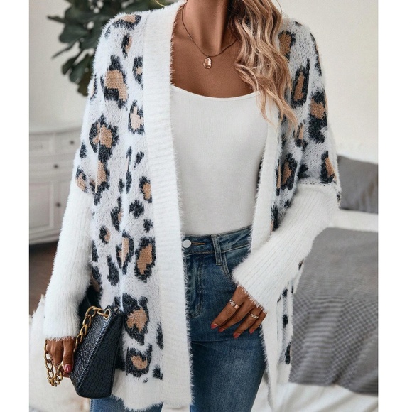 Fuzzy Leopard Print oversized Open Front Cardigan - Picture 2 of 8